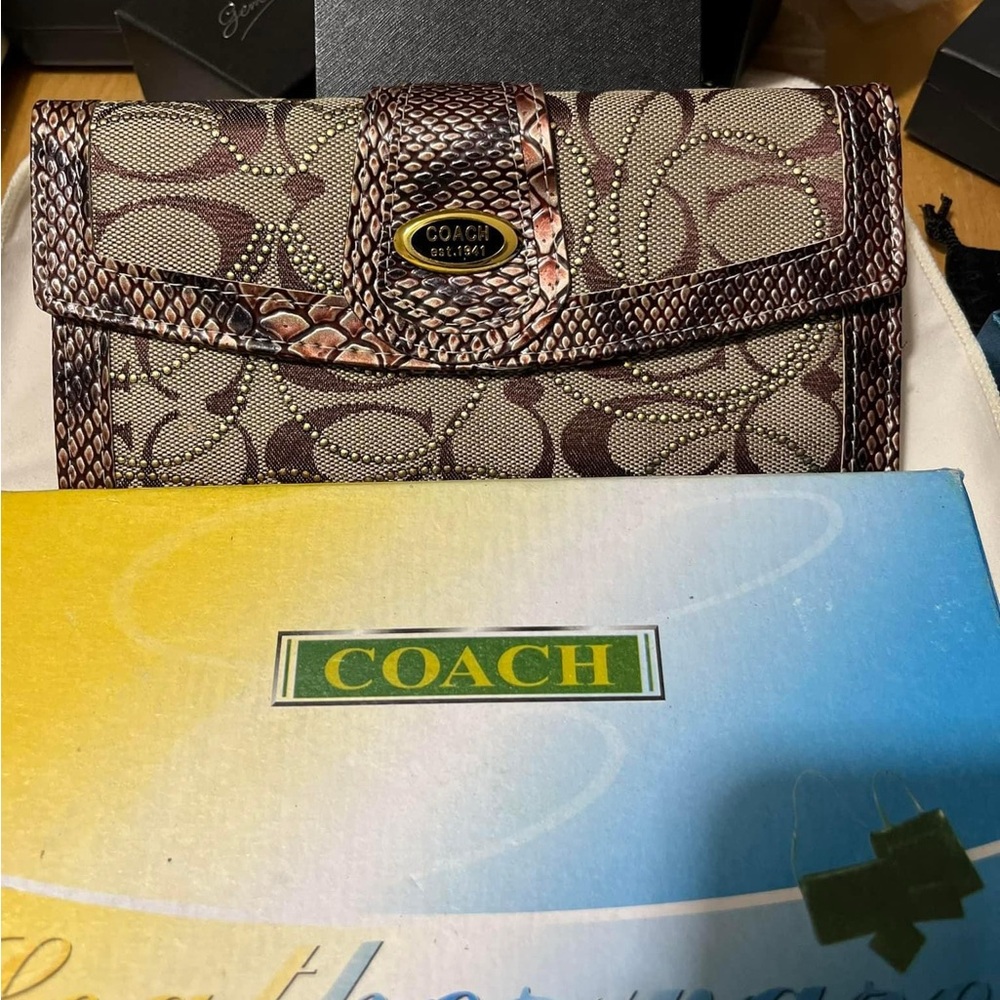 Excellent condition! Please see all picture before you purchased. Feel free msg.
